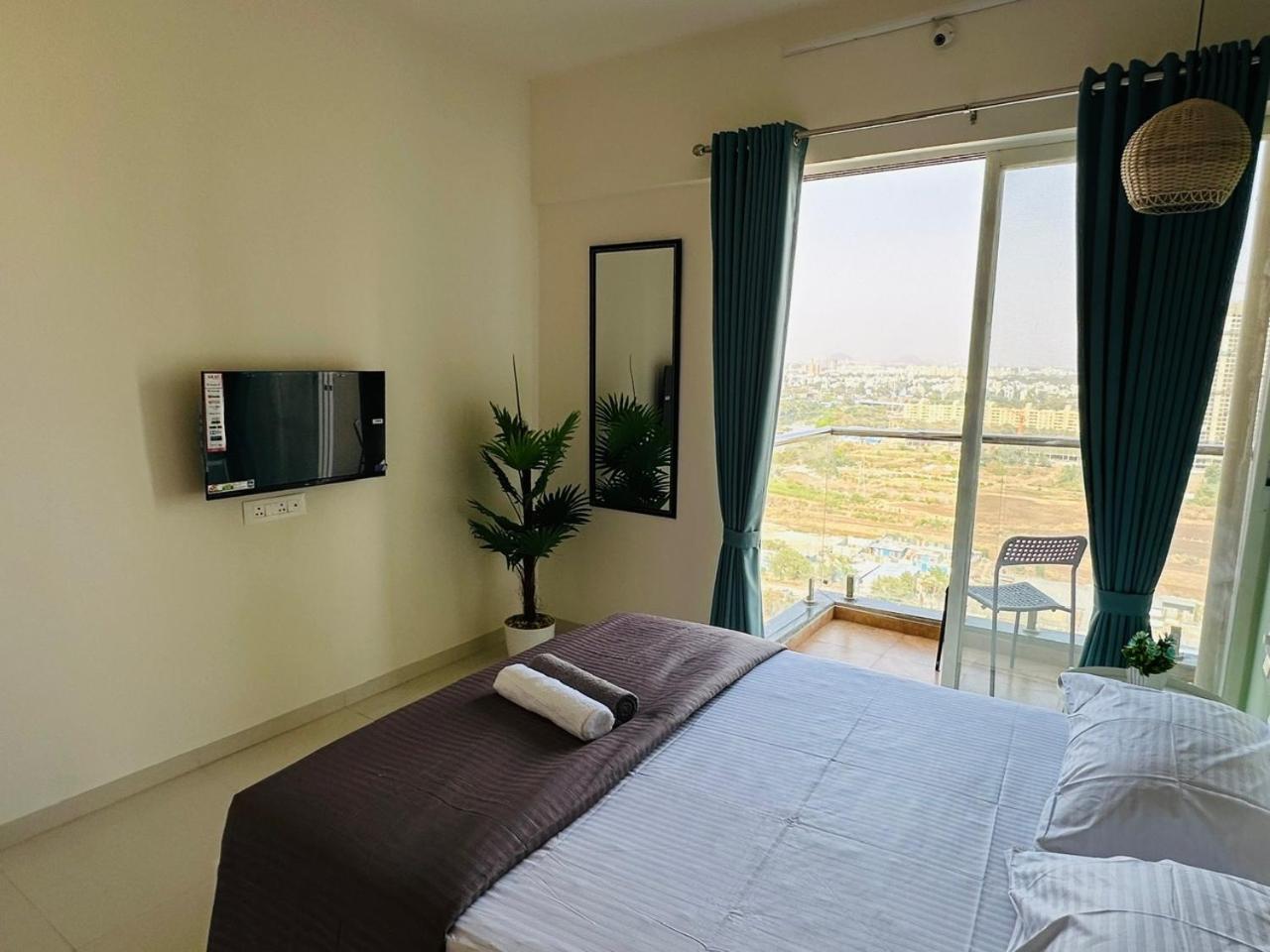 Homestay Sky: Soothing Oasis Near Balewadi High Street *