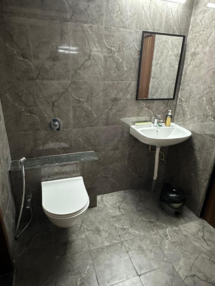 Homestay Sky: Soothing Oasis Near Balewadi High Street *