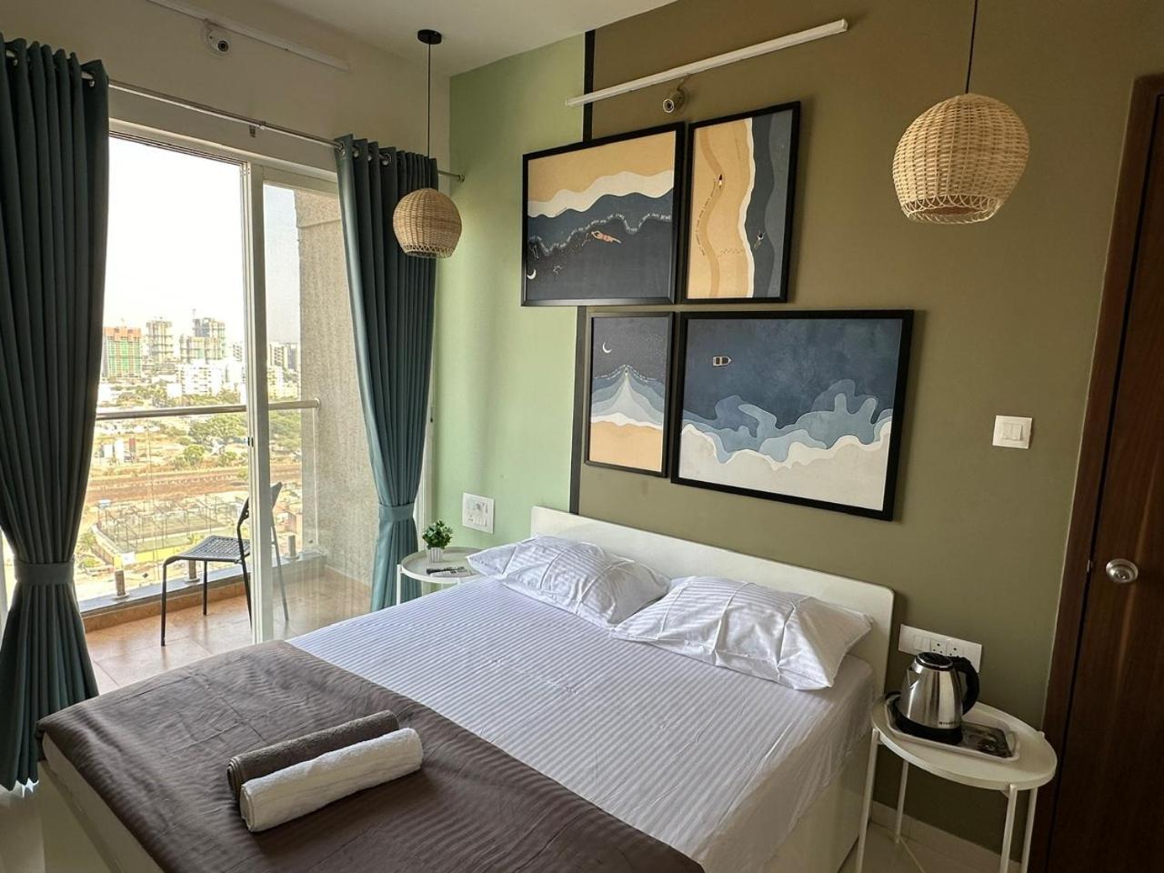Sky: Soothing Oasis Near Balewadi High Street Homestay