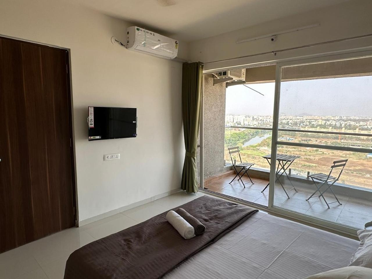 Homestay Sky: Soothing Oasis Near Balewadi High Street *