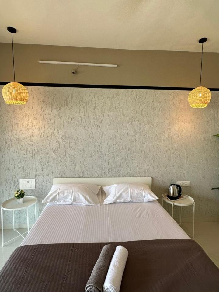 Sky: Soothing Oasis Near Balewadi High Street Homestay *