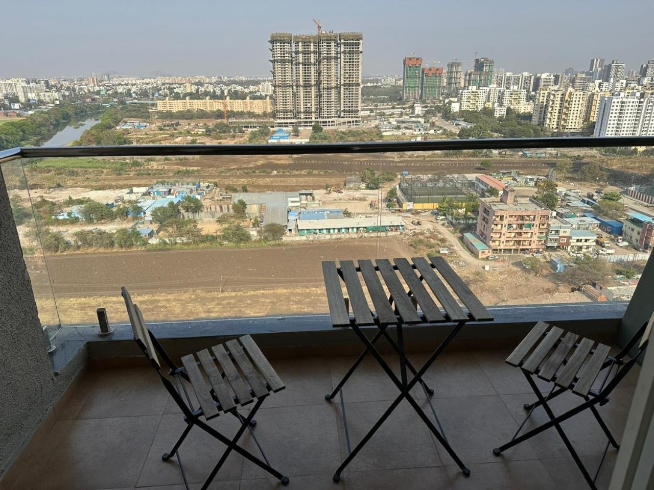 Sky: Soothing Oasis Near Balewadi High Street Homestay