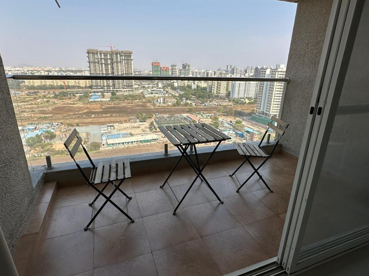 Sky: Soothing Oasis Near Balewadi High Street * Pune