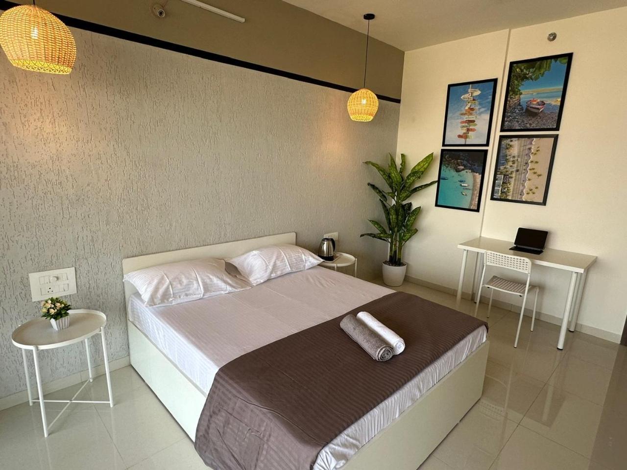 Sky: Soothing Oasis Near Balewadi High Street Homestay *