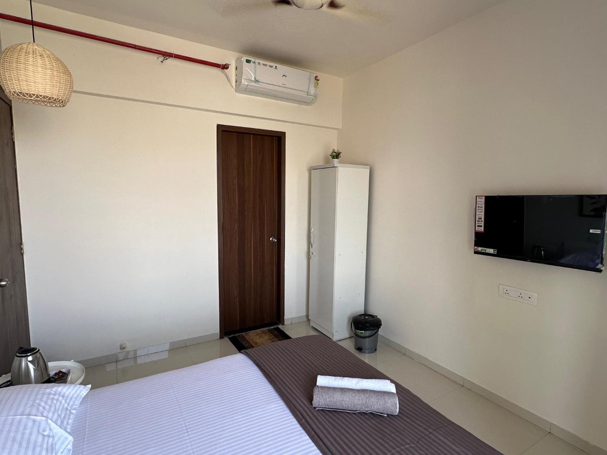 Sky: Soothing Oasis Near Balewadi High Street Homestay