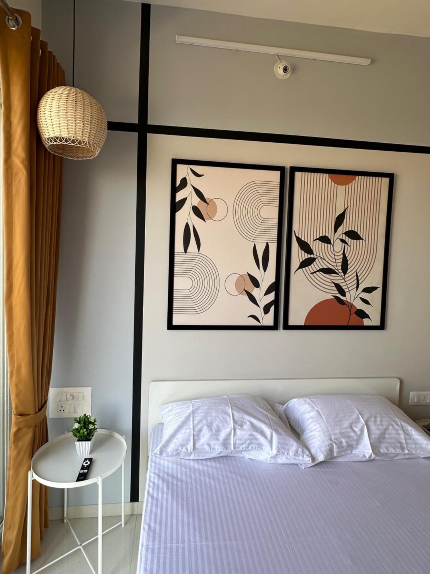 Sky: Soothing Oasis Near Balewadi High Street Homestay *