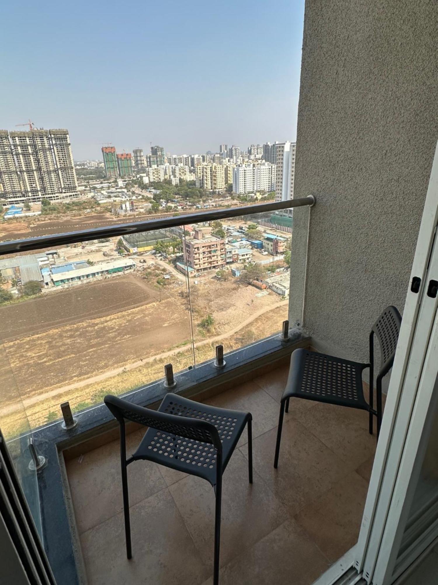 Sky: Soothing Oasis Near Balewadi High Street Homestay *