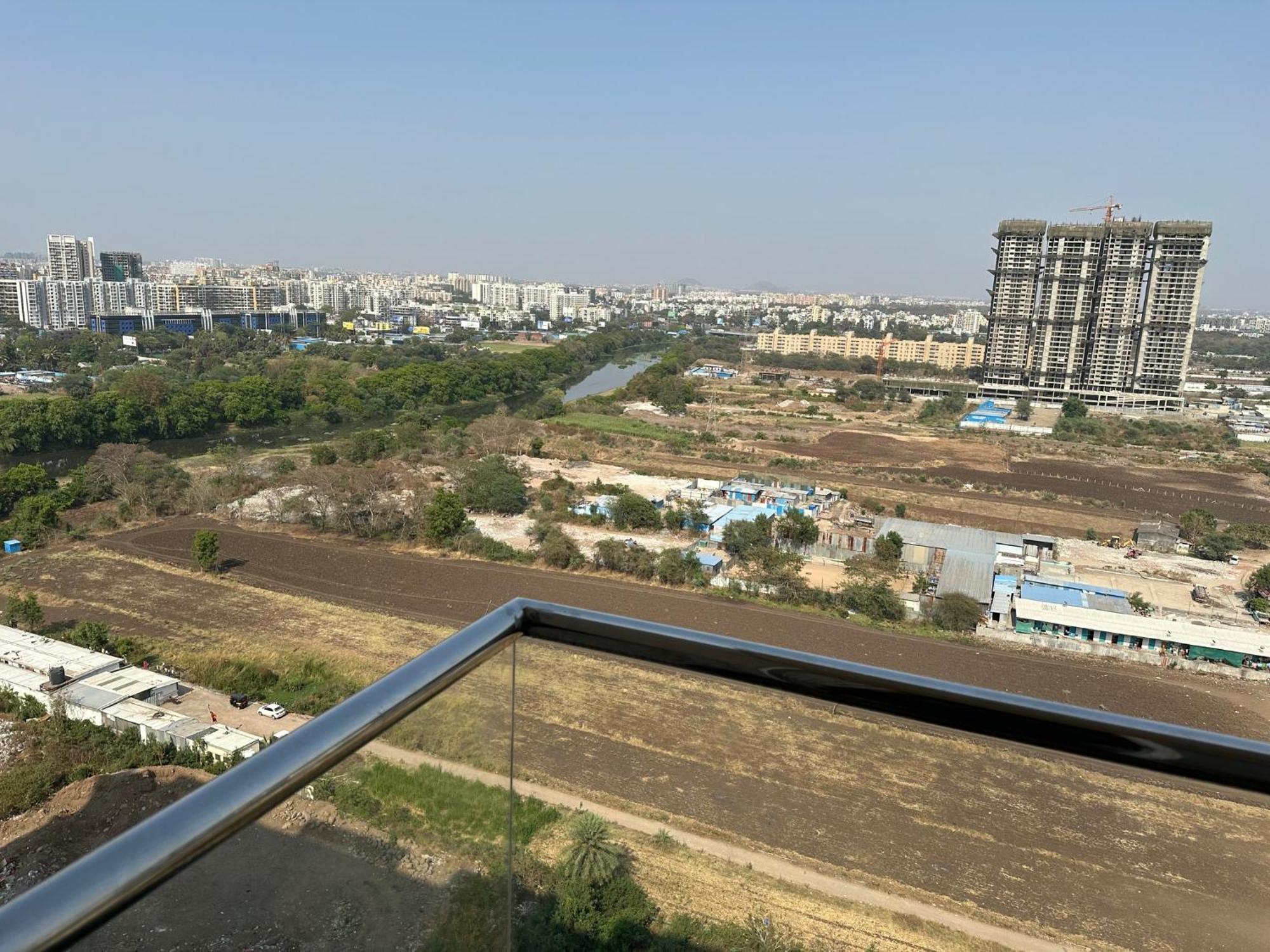 Sky: Soothing Oasis Near Balewadi High Street Homestay Pune